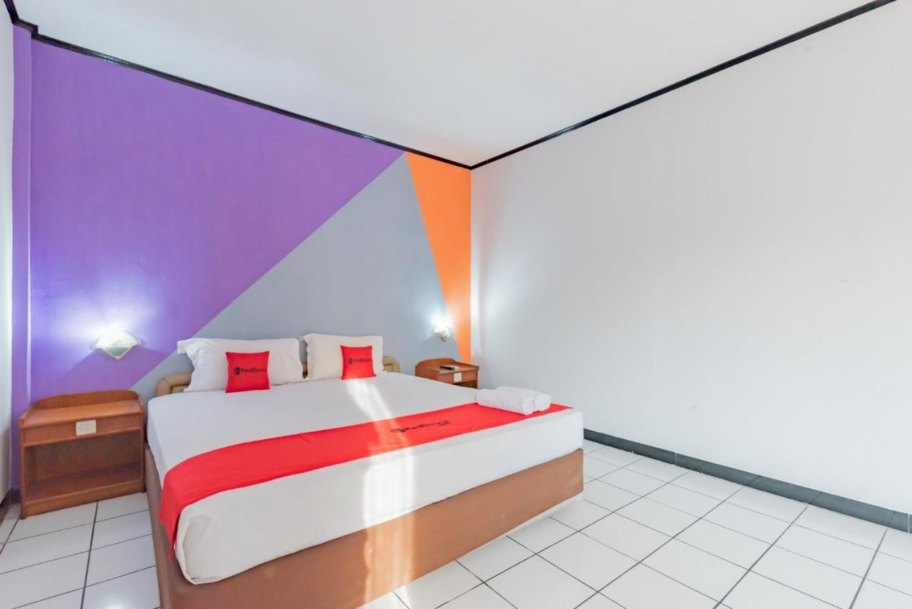 Hotel Reddoorz Near Plaza Balikpapan Exterior foto