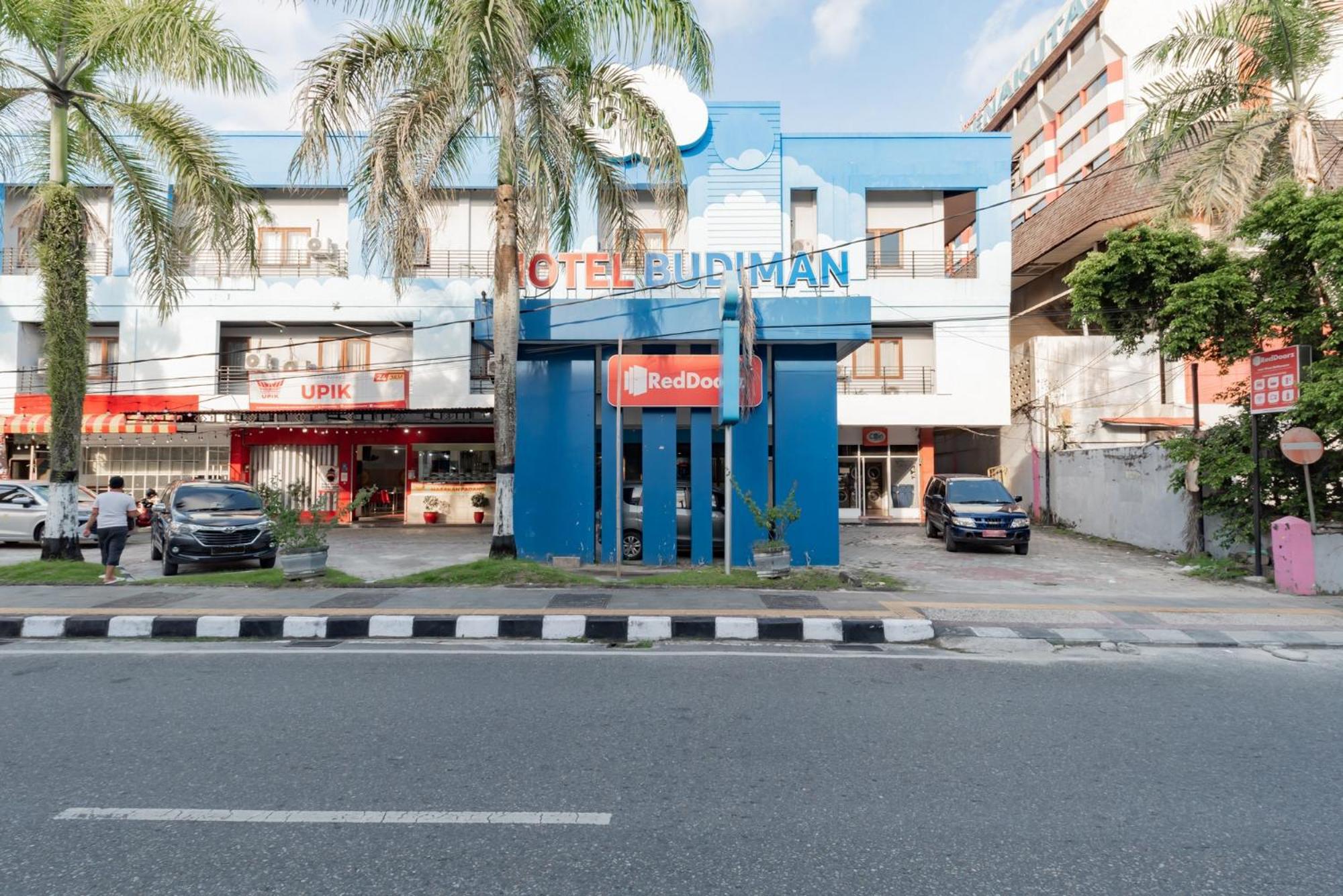 Hotel Reddoorz Near Plaza Balikpapan Exterior foto